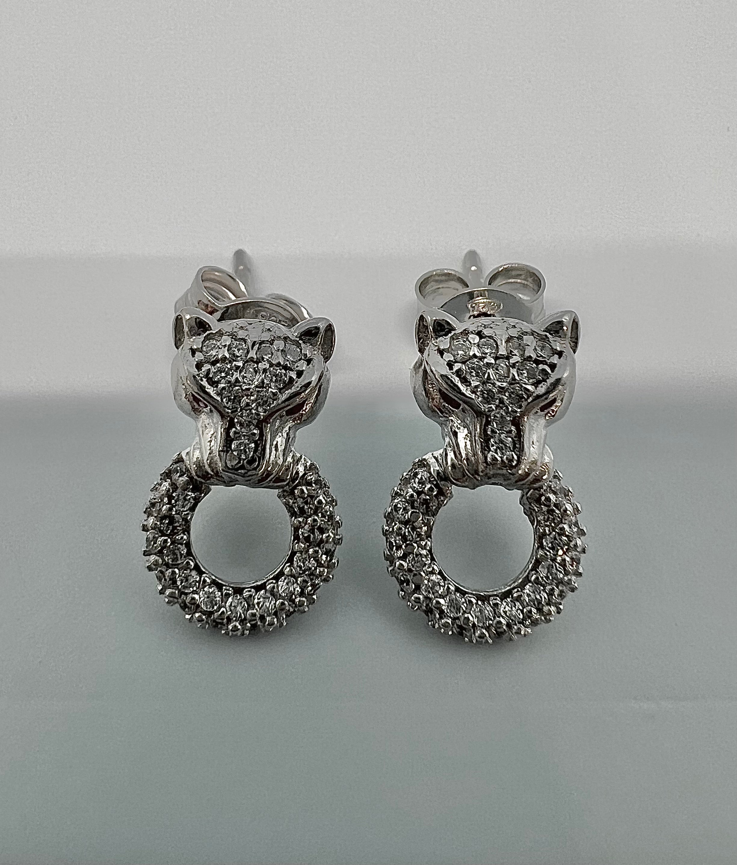 Classic Lionesse Stud Earrings in sterling silver with Red eyes 13-083272-01