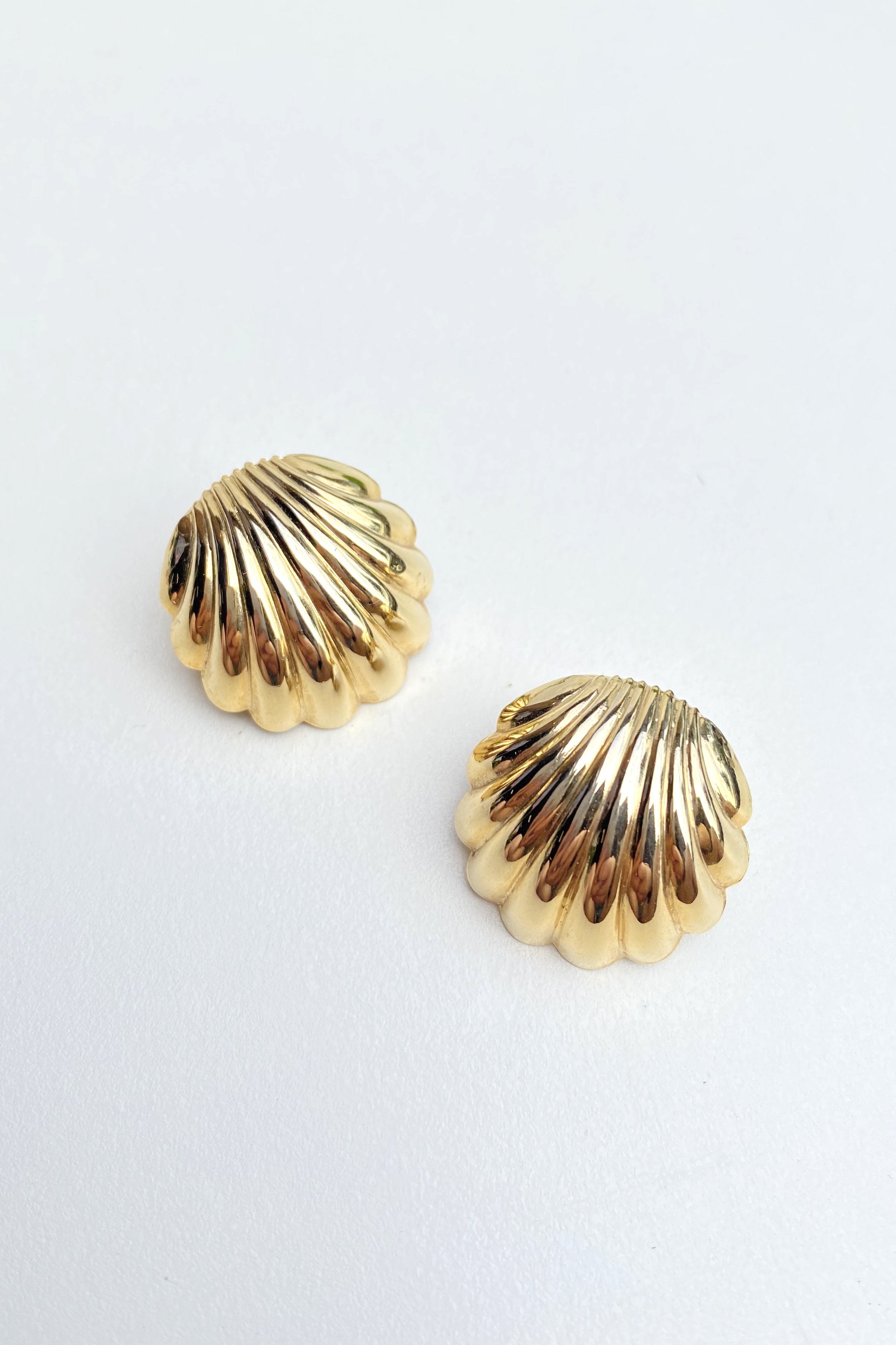 MISS MIMI 14K YELLOW GOLD SHELL EARRINGS 13-603715